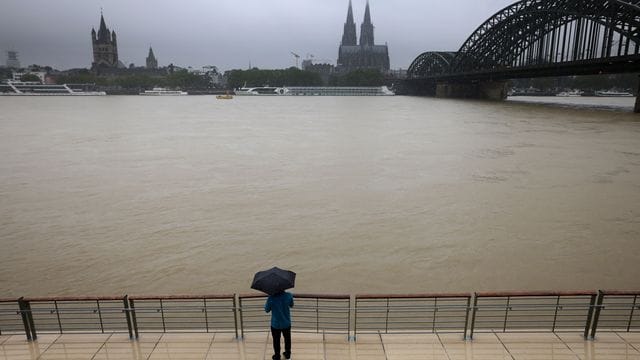 Rheinpegelstand des Rheins steigt