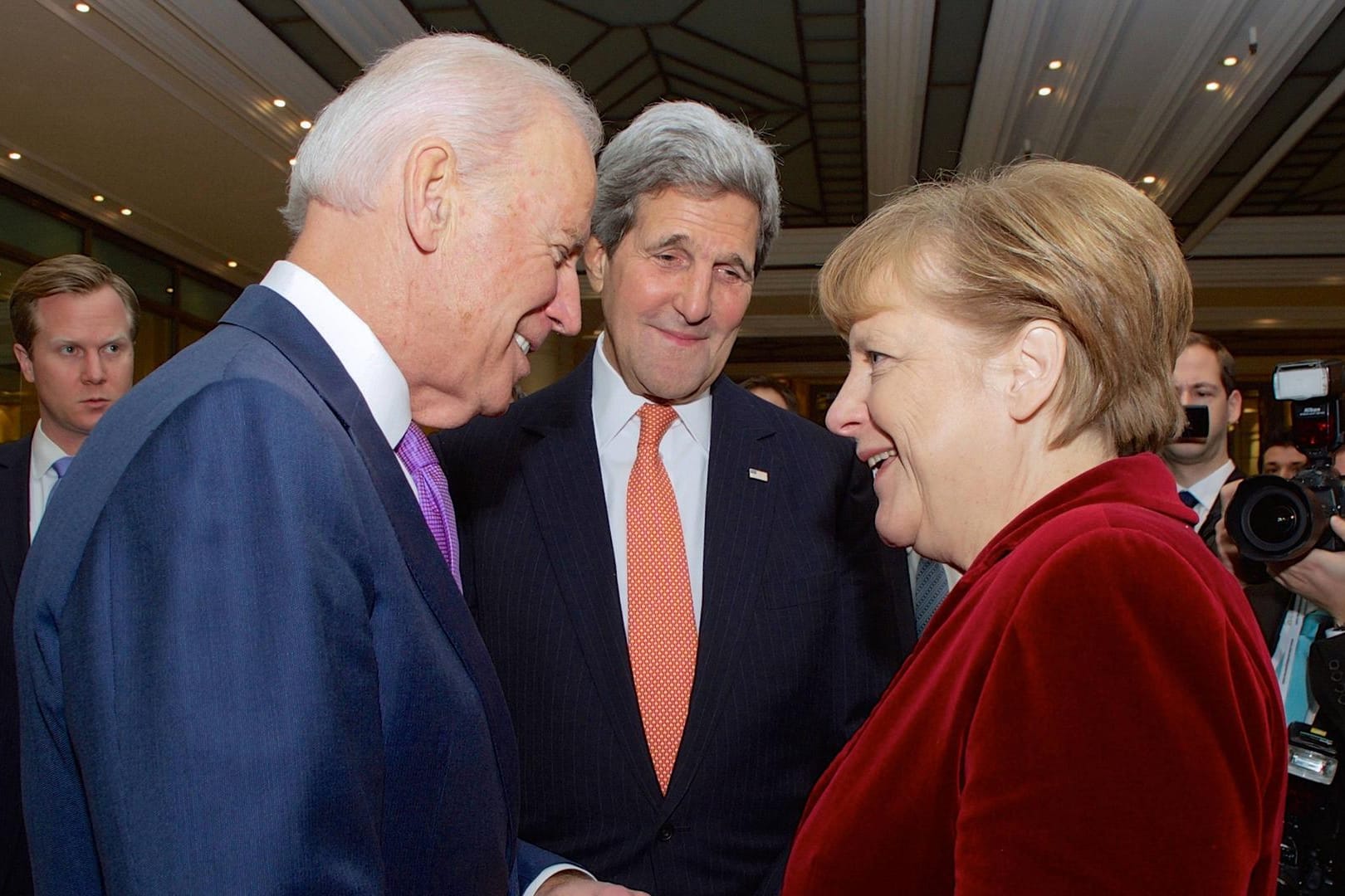 Seit Jahren alte Bekannte: Joe Biden und Angela Merkel auf der Münchner Sicherheitskonferenz 2015