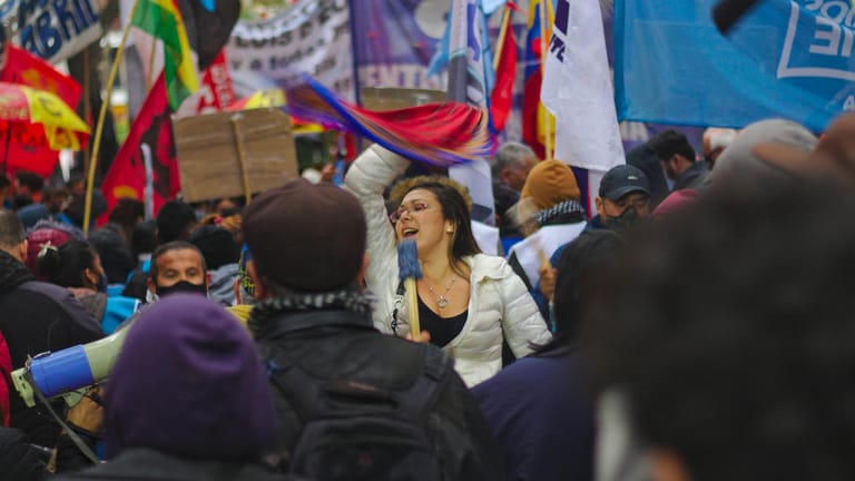 Proteste gegen die kubanische Regierung in Buenos Aires: Die Berichterstattung von Journalisten in Kuba wird streng kontrolliert.