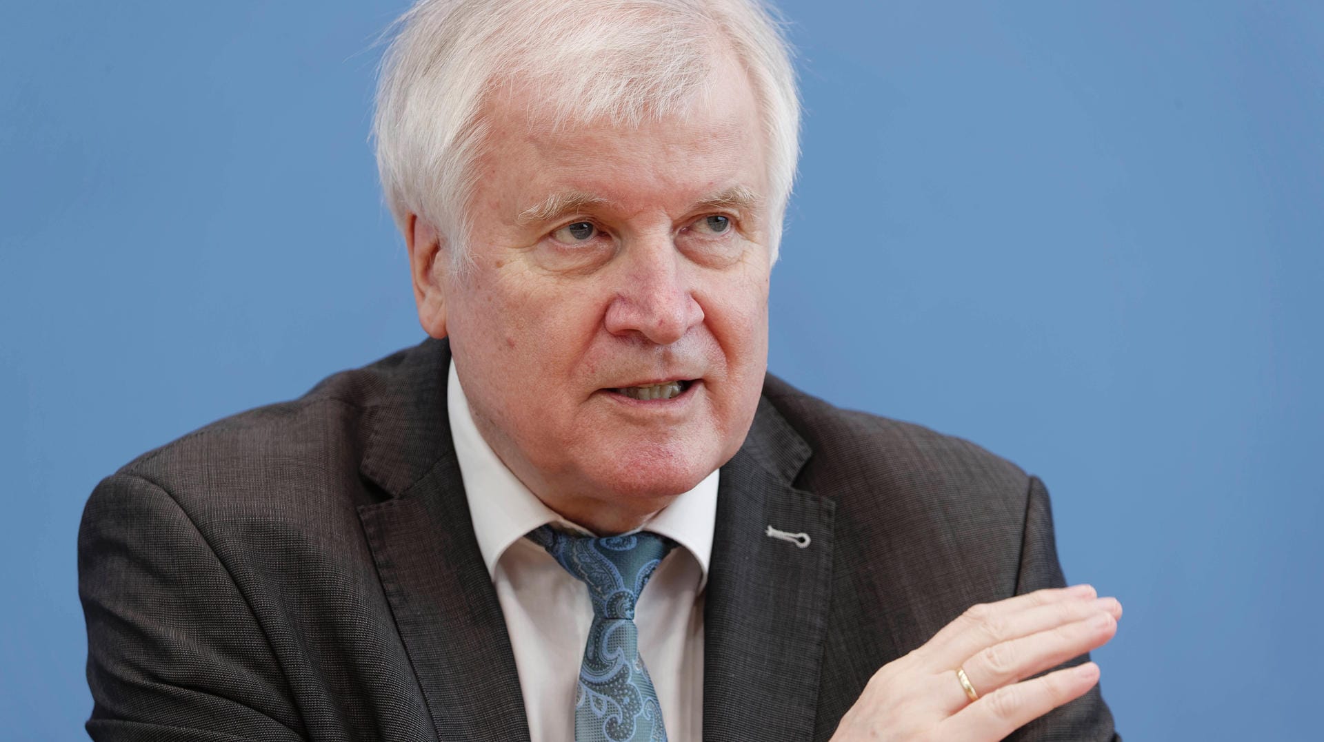 Horst Seehofer: Der Innenminister will das BSI personell aufstocken. Horst Seehofer: Der Innenminister will das BSI personell aufstocken.