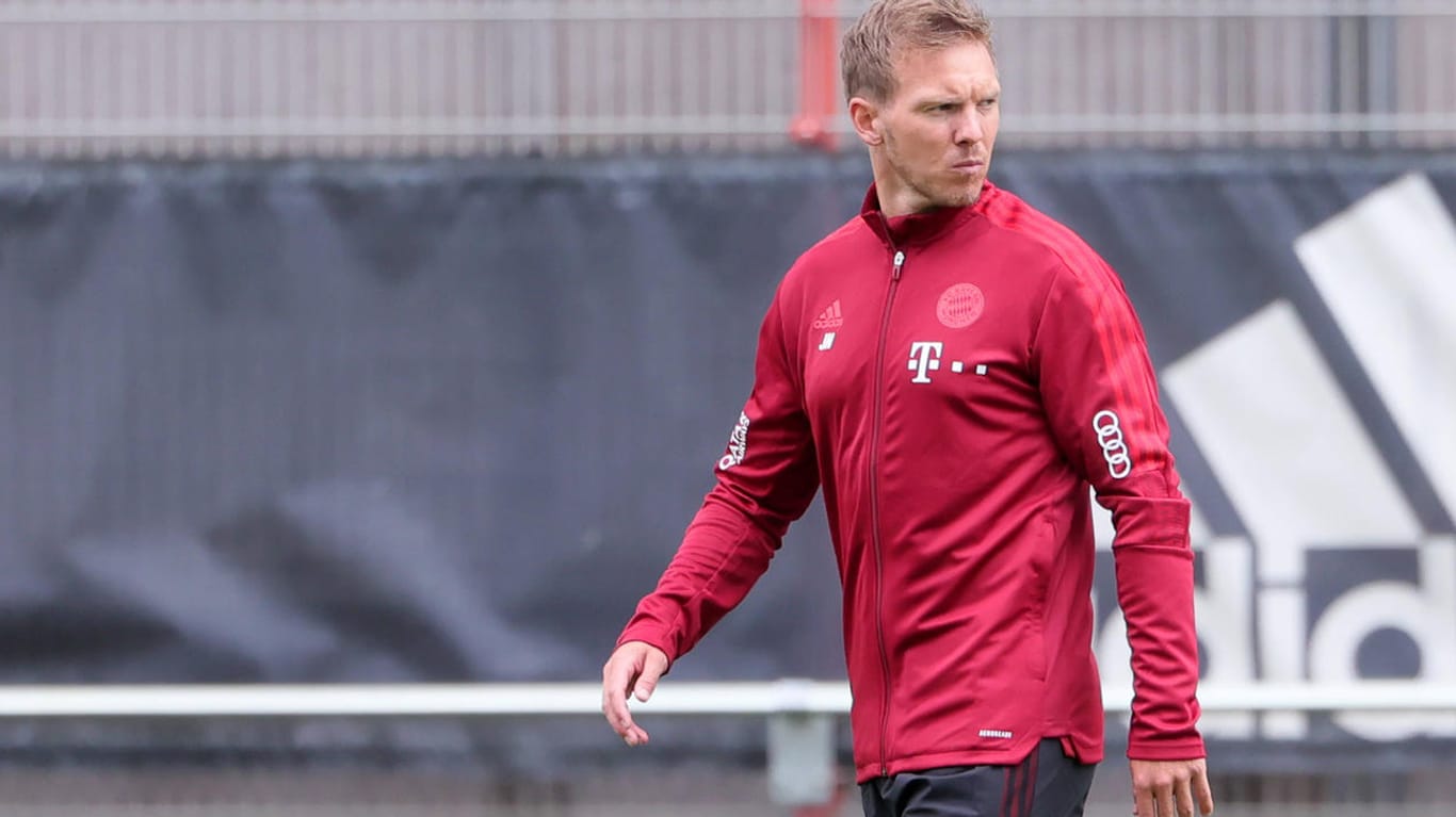 Julian Nagelsmann: Der Bayern-Trainer rechnet fest mit einem Verbleib Robert Lewandowskis.