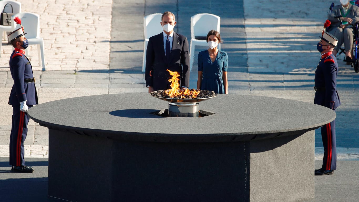 Das spanische Königspaar Letizia und Felipe: Mit einer Trauerfeier hat sich Spanien von den mehr als 81.000 Corona-Toten verabschiedet.