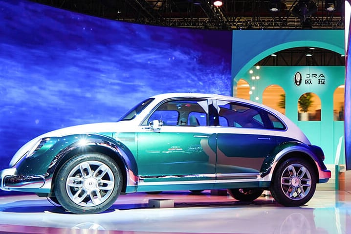 Vier Türen statt zwei und E-Antrieb: Trotzdem erinnere dieses Auto doch irgendwie an den Käfer, findet man bei VW.