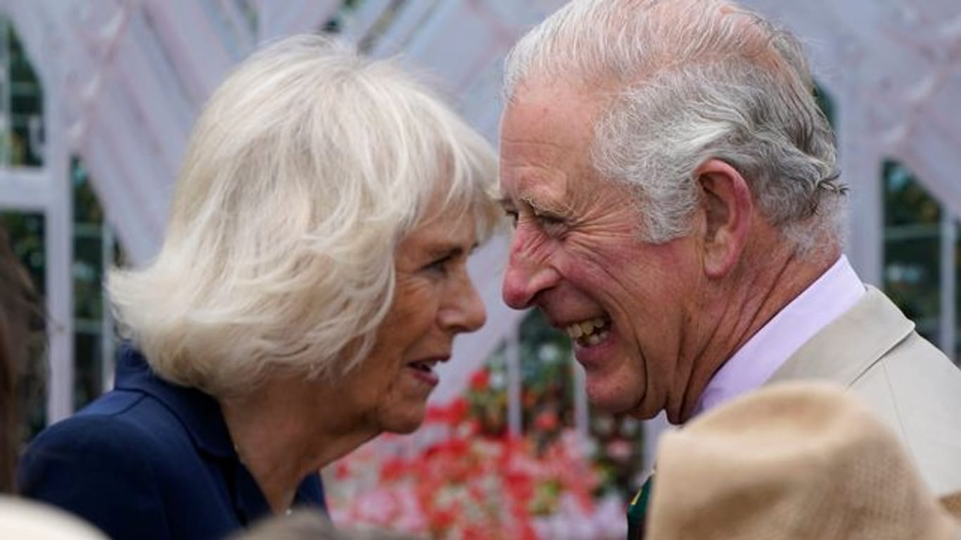 Der britische Prinz Charles und seine Frau Camilla sind offenbar guter Dinge.
