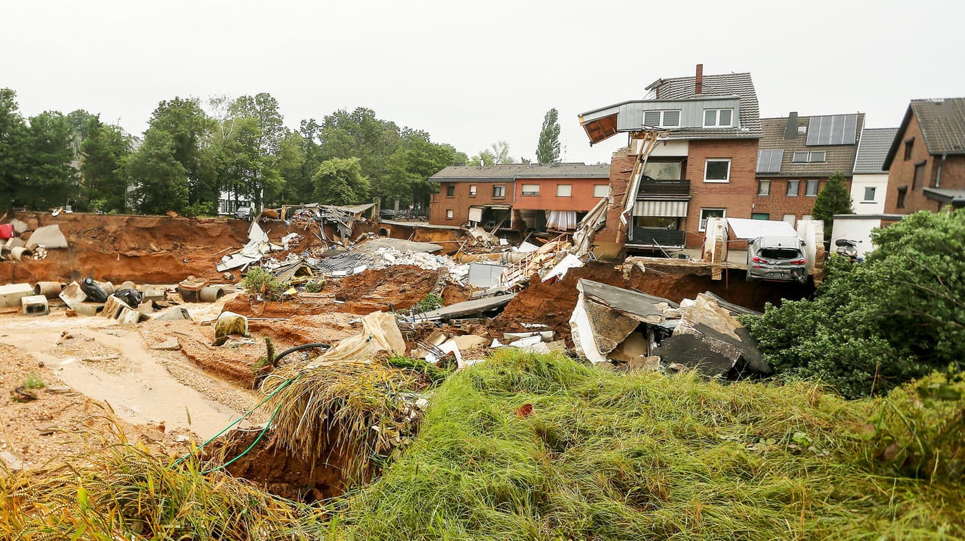 Nach dem Unwetter in Nordrhein-Westfalen Nach dem Unwetter in Nordrhein-Westfalen