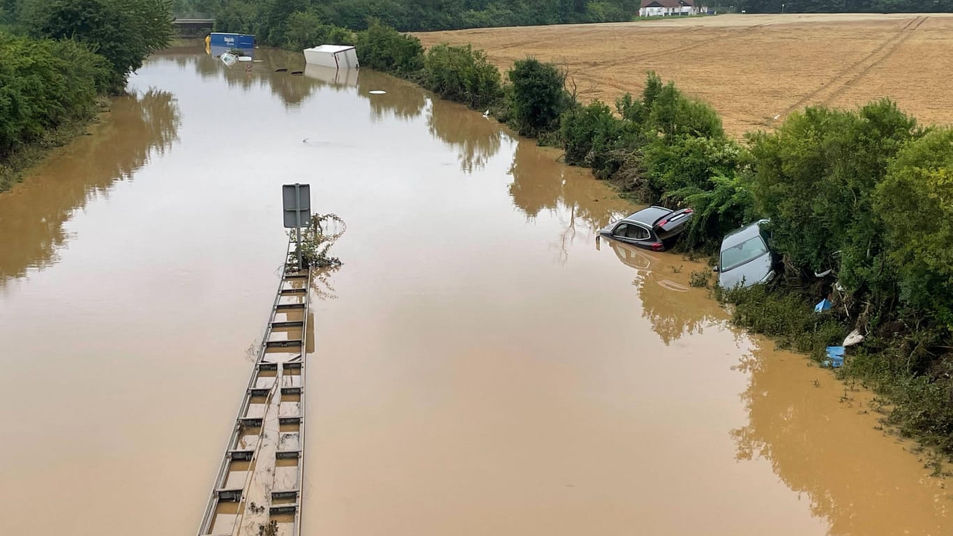 Überflutet: Auch das Verkehrsnetz im Westen ist massiv vom Hochwasser betroffen.