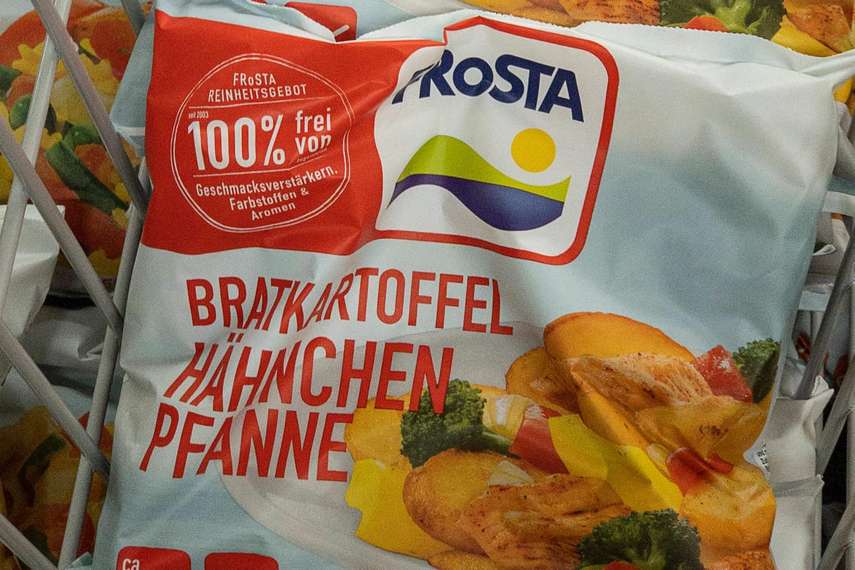 Frosta im Tiefkühlregal: Der Lebensmittelhersteller kündigte nun Preissteigerungen für seine Produkte an. Frosta im Tiefkühlregal: Der Lebensmittelhersteller kündigte nun Preissteigerungen für seine Produkte an.