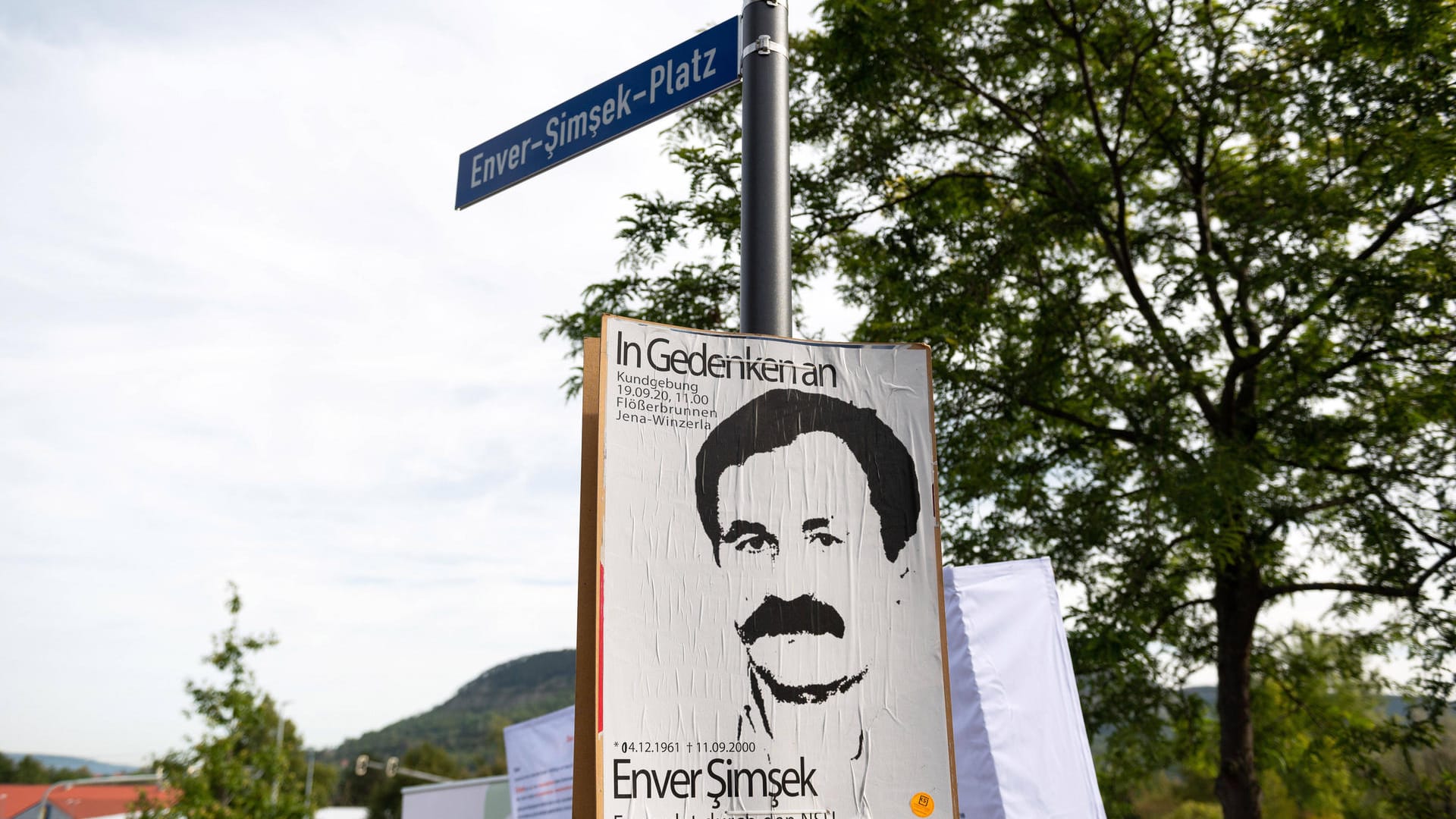 Einweihung des Enver-Simsek-Platz in Jena am 19.9.2020 (Archivbild): Nun soll auch in Nürnberg ein Platz nach dem ersten NSU-Opfer benannt werden. Einweihung des Enver-Simsek-Platz in Jena am 19.9.2020 (Archivbild): Nun soll auch in Nürnberg ein Platz nach dem ersten NSU-Opfer benannt werden.