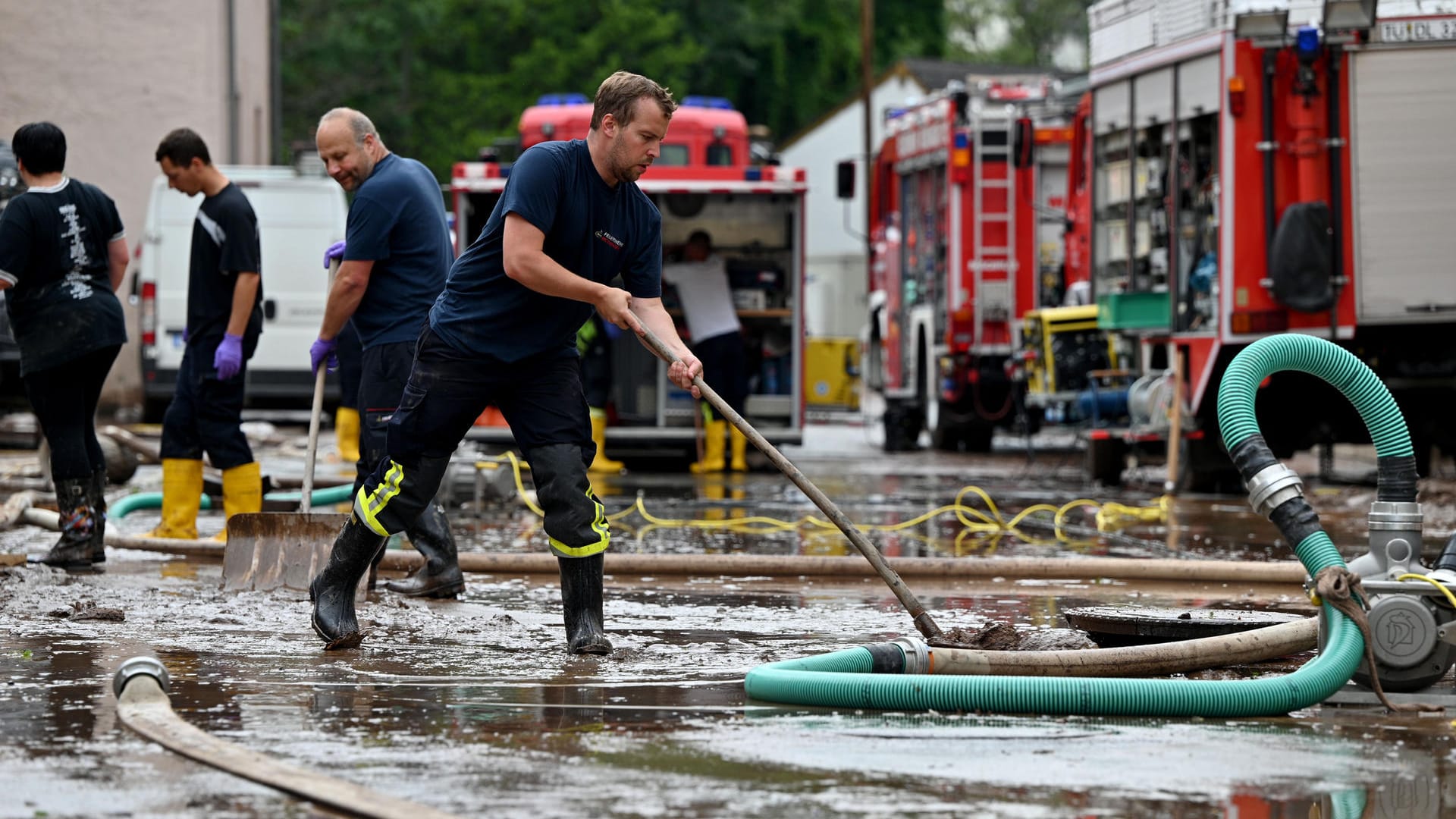 Hochwasser in Deutschland: Auch wenn die Pegel sinken, ist die Lage weiter kritisch.