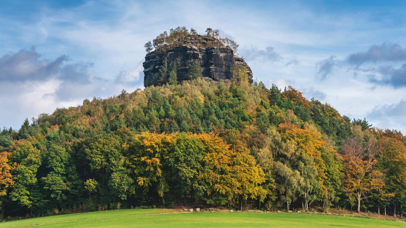 Der Zirkelstein in der Sächsischen Schweiz: Der Berg wird aktuell für eine sechsstellige Summe zum Verkauf angeboten. (Archivfoto)