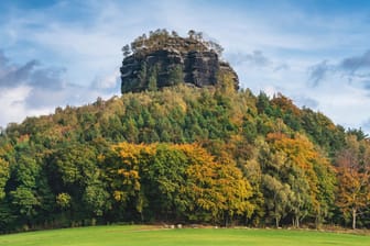 Der Zirkelstein in der Sächsischen Schweiz: Der Berg wird aktuell für eine sechsstellige Summe zum Verkauf angeboten. (Archivfoto)