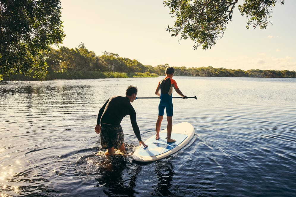 Stand-up-Paddling: Sport und Naturerlebnis verbinden. Diese SUP-Boards sind empfehlenswert.