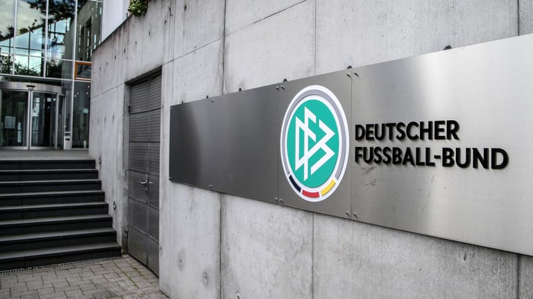 DFB-Zentrale in der Otto-Fleck-Schneise in Frankfurt/Main: Der Verband will den Flutopfern helfen.
