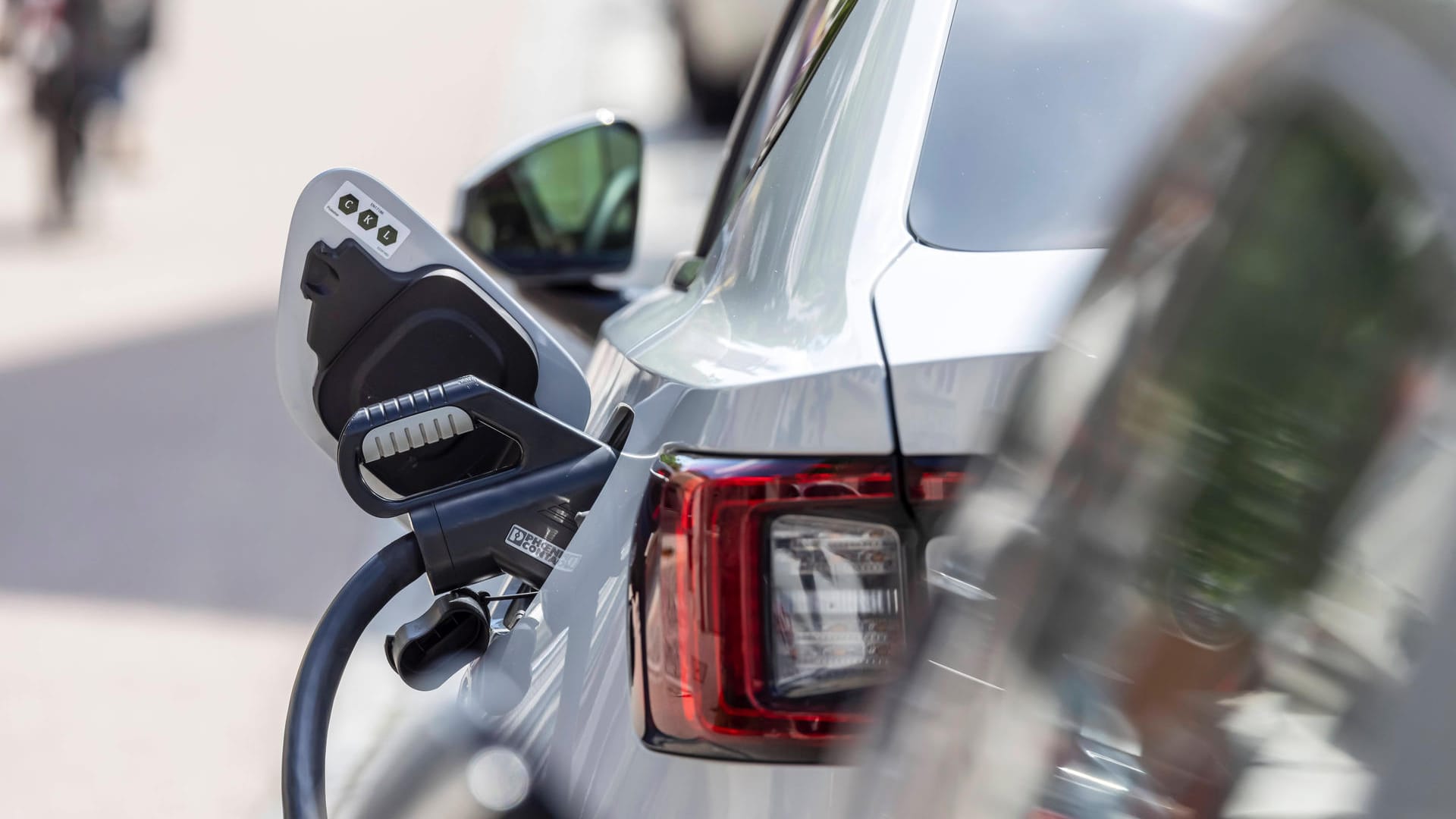 Strom fürs E-Auto: Die Wartezeiten für Neuwagen sind teils beträchtlich. Strom fürs E-Auto: Die Wartezeiten für Neuwagen sind teils beträchtlich.