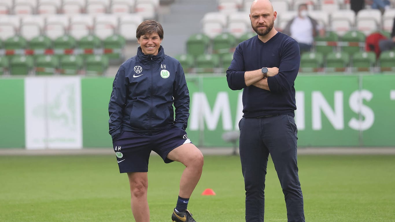 Mit Ex-Trainer Stephan Lerch (r.) und Assistentin Ariane Hingst gewann Almuth Schult im Mai den DFB-Pokal.