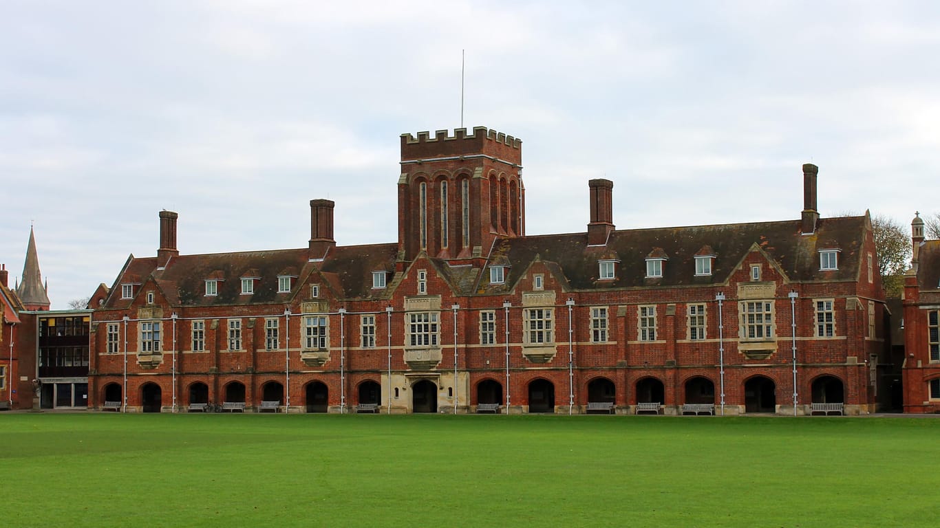 Eastbourne College: Archie White ist nach dem Weltrekordhalter Shigemi Hirata der zweitälteste Studienabsolvent der Welt (Symbolbild).