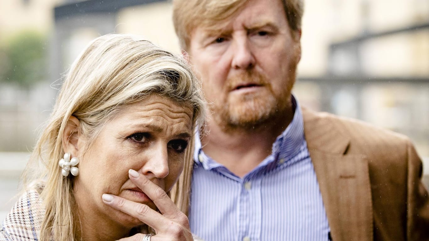 Máxima und Willem-Alexander: Das niederländische Königspaar machte sich ein Bild von der Flutkatastrophe.