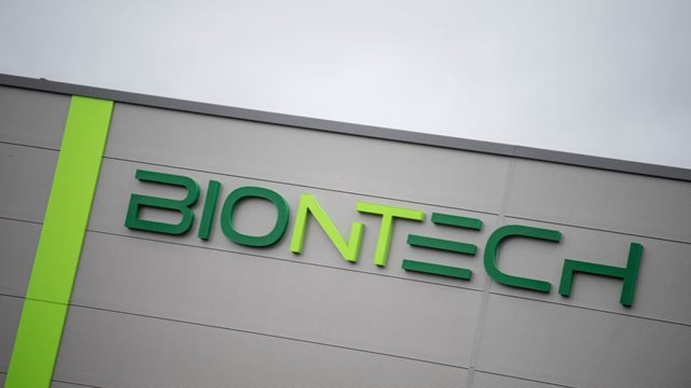 Das Logo und der Schriftzug der Firma Biontech