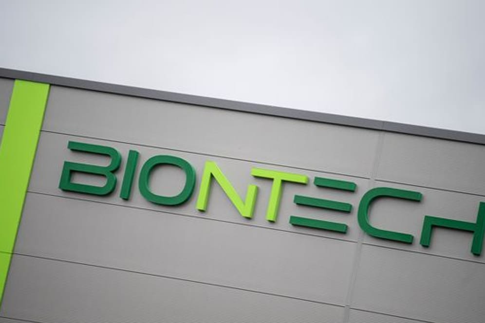 Das Logo und der Schriftzug der Firma Biontech