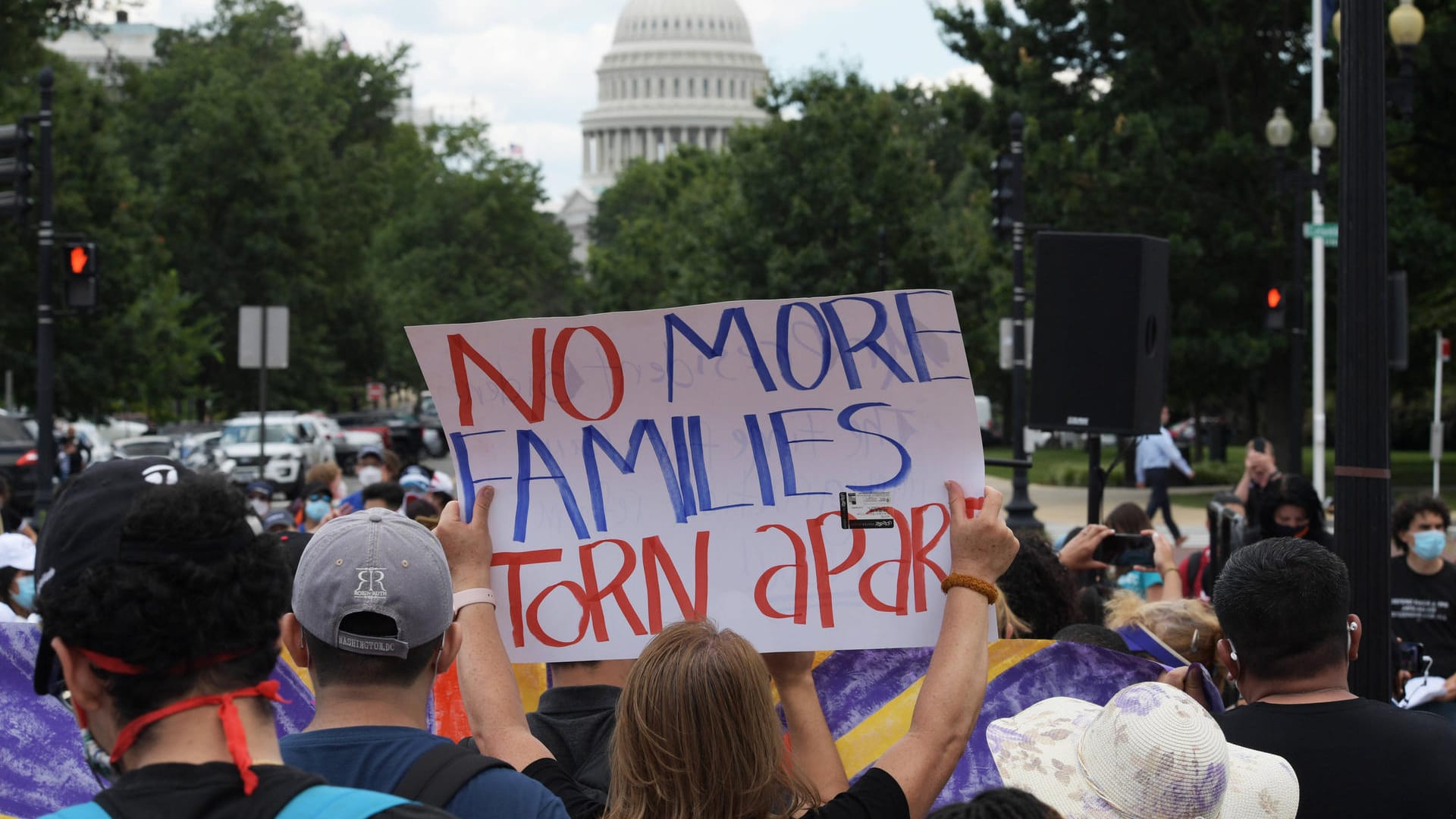 Demonstranten in Washington fordern Bleiberechte für Immigrantenfamilien. Das Dreamer-Gesetz für Einwanderer-Kinder wurde jetzt von einem Richter gekippt. Demonstranten in Washington fordern Bleiberechte für Immigrantenfamilien. Das Dreamer-Gesetz für Einwanderer-Kinder wurde jetzt von einem Richter gekippt.