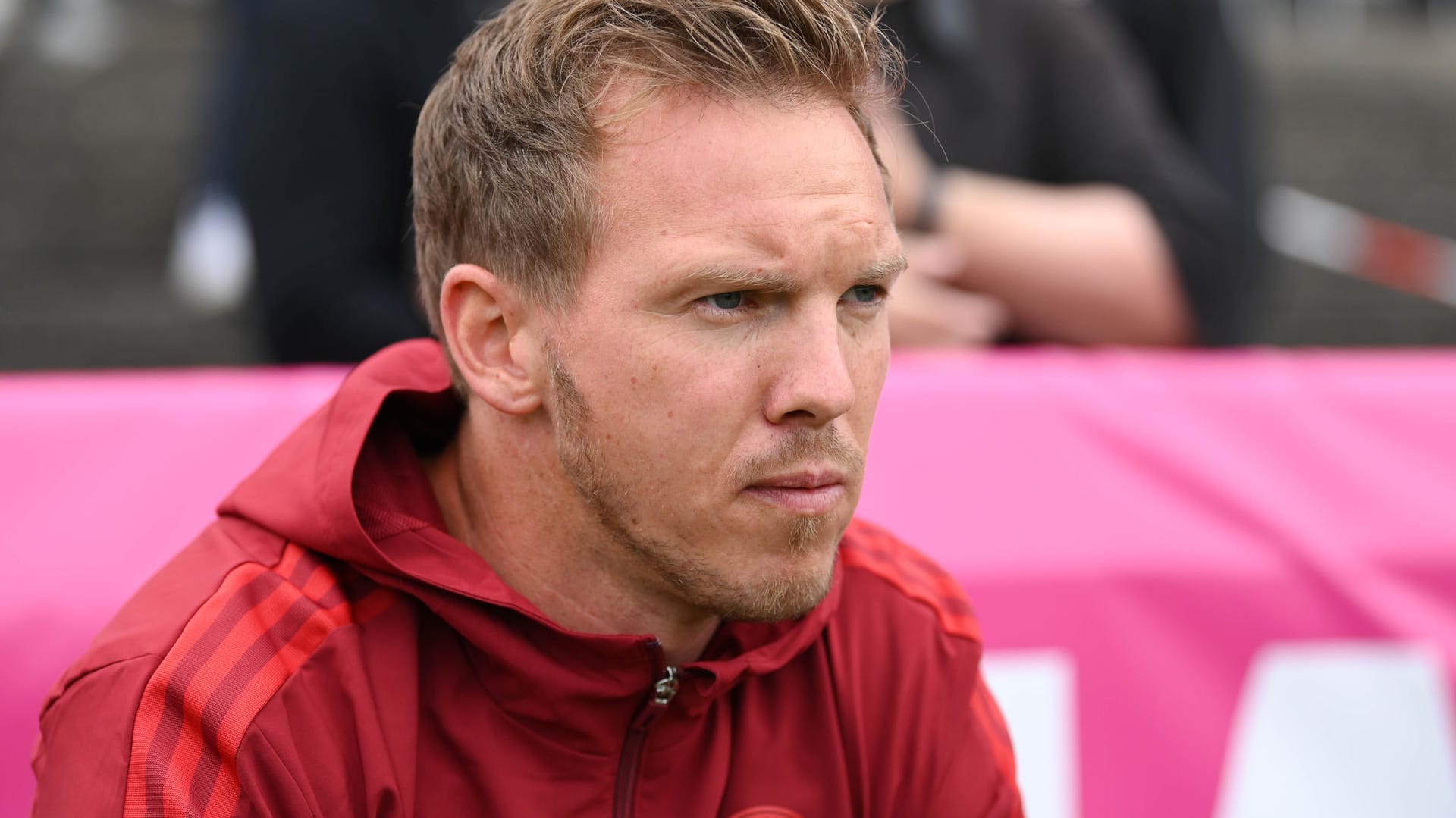 Julian Nagelsmann im Spiel gegen Köln: Der Bayern-Trainer hat im ersten Test noch viel Luft nach oben gesehen.