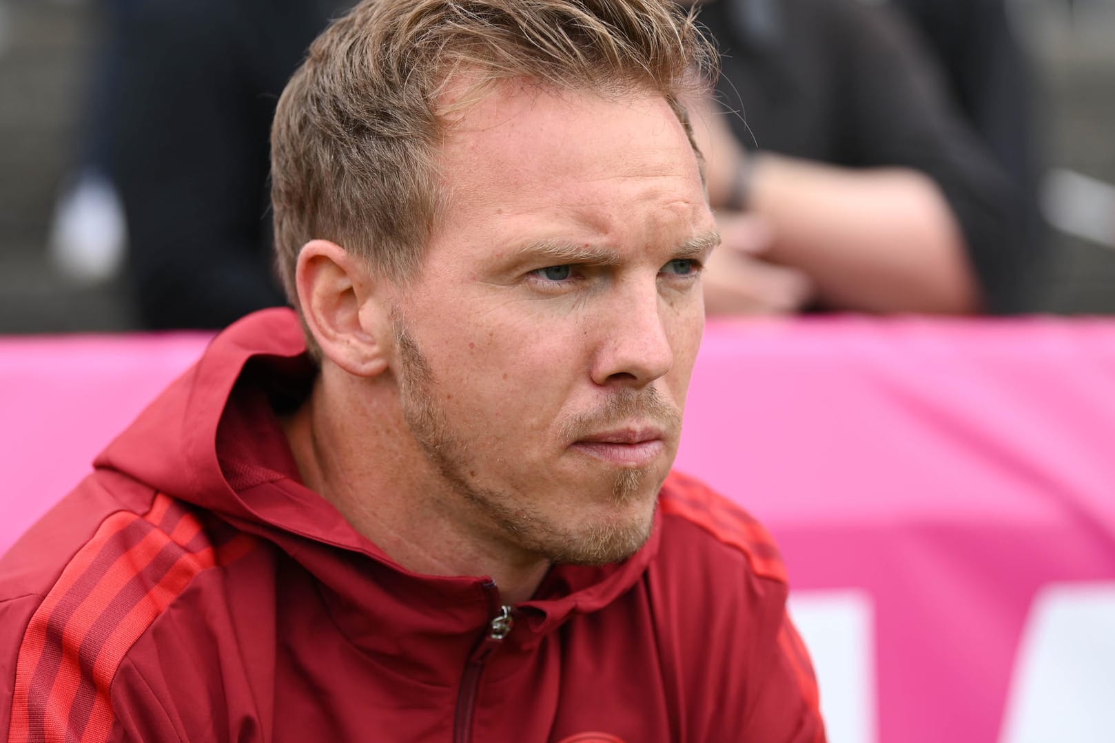 Julian Nagelsmann im Spiel gegen Köln: Der Bayern-Trainer hat im ersten Test noch viel Luft nach oben gesehen.