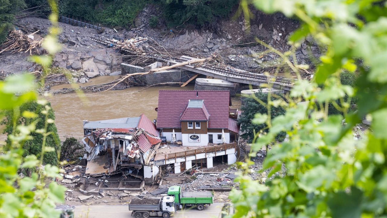 Ein vom Fluss Ahr zerstörtes Haus in Marienthal.