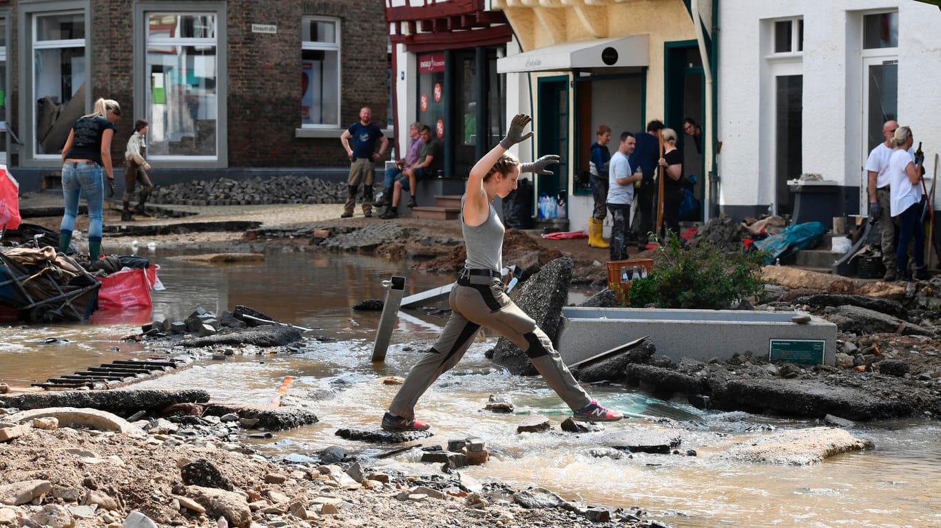 Bad Münstereifel: In der Nacht zum 15.07.2021 verwüstete das Hochwasser der Erft den historischen Kern der Stadt total.
