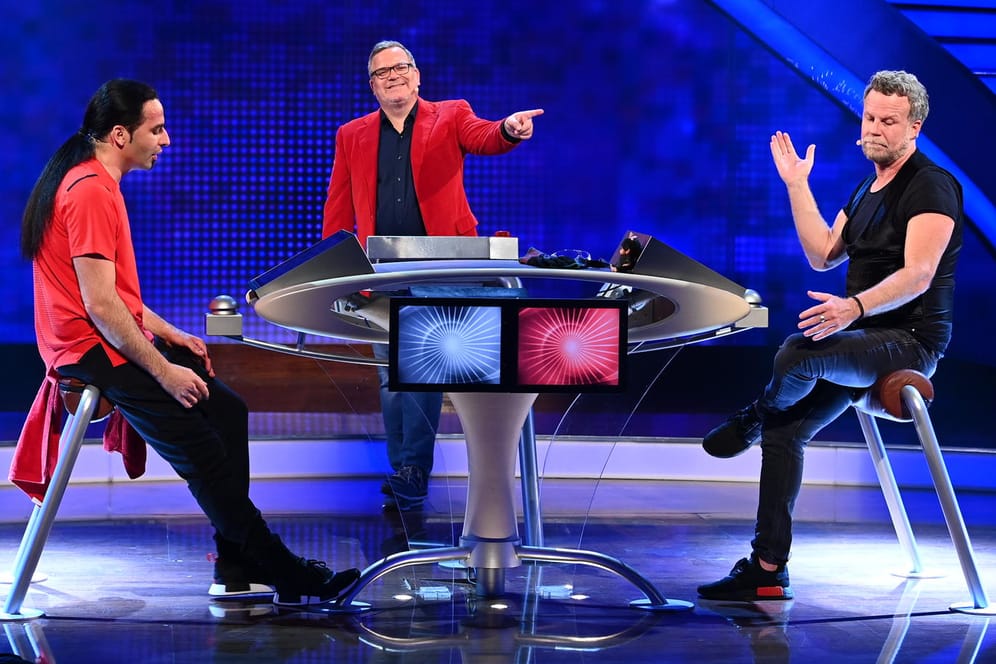 Bülent Ceylan und Jenke von Wilmsdorff mit Moderator Elton: Sie traten in der neuen Ausgabe von "Schlag den Star" gegeneinander an.