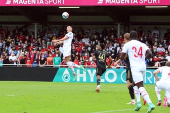 Tim Lemperle beim Kopfball: Der 1. FC Köln hat im Testspiel gegen den FC Bayern München einen Sieg errungen.