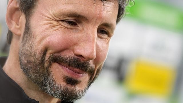 Hat noch einige Arbeit mit dem Team vor sich: Der neue Wolfsburger Trainer Mark van Bommel. Hat noch einige Arbeit mit dem Team vor sich: Der neue Wolfsburger Trainer Mark van Bommel.