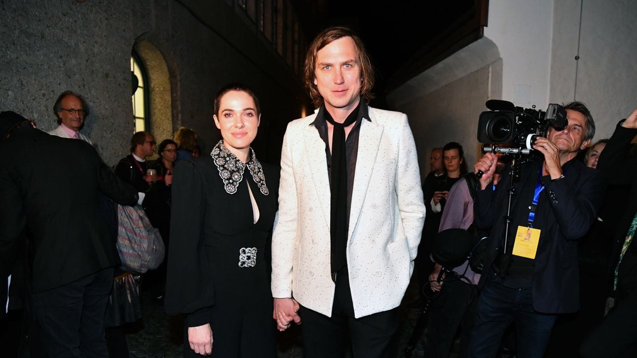 Lars Eidinger und Verena Altenberger bei der Premierenfeier der "Jedermann"-Künstler.