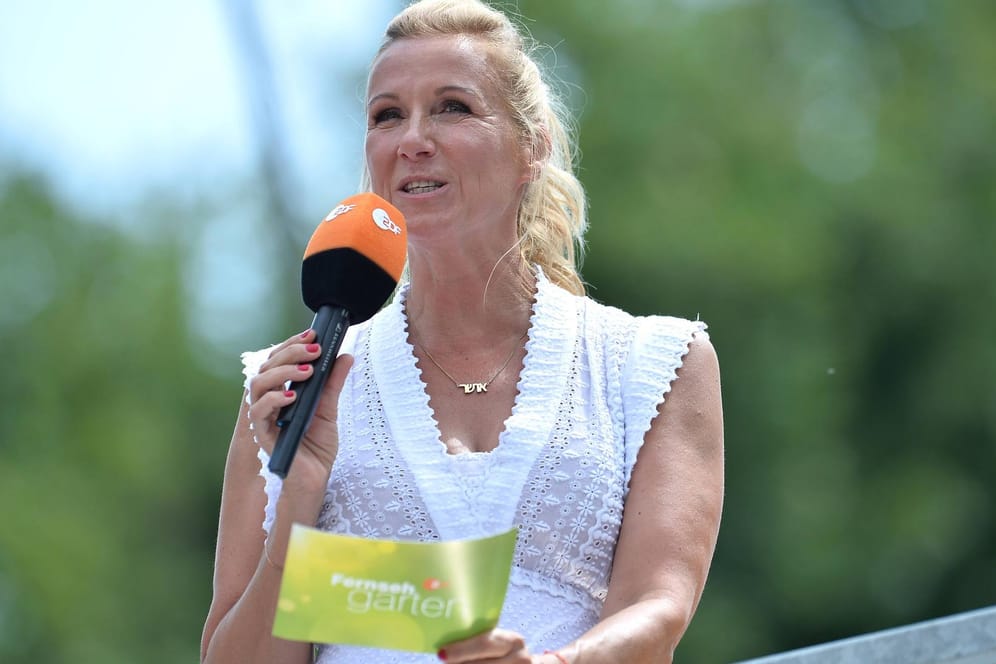 Andrea Kiewel: Die Moderatorin zeigte sich im "ZDF-Fernsehgarten" tief betroffen.