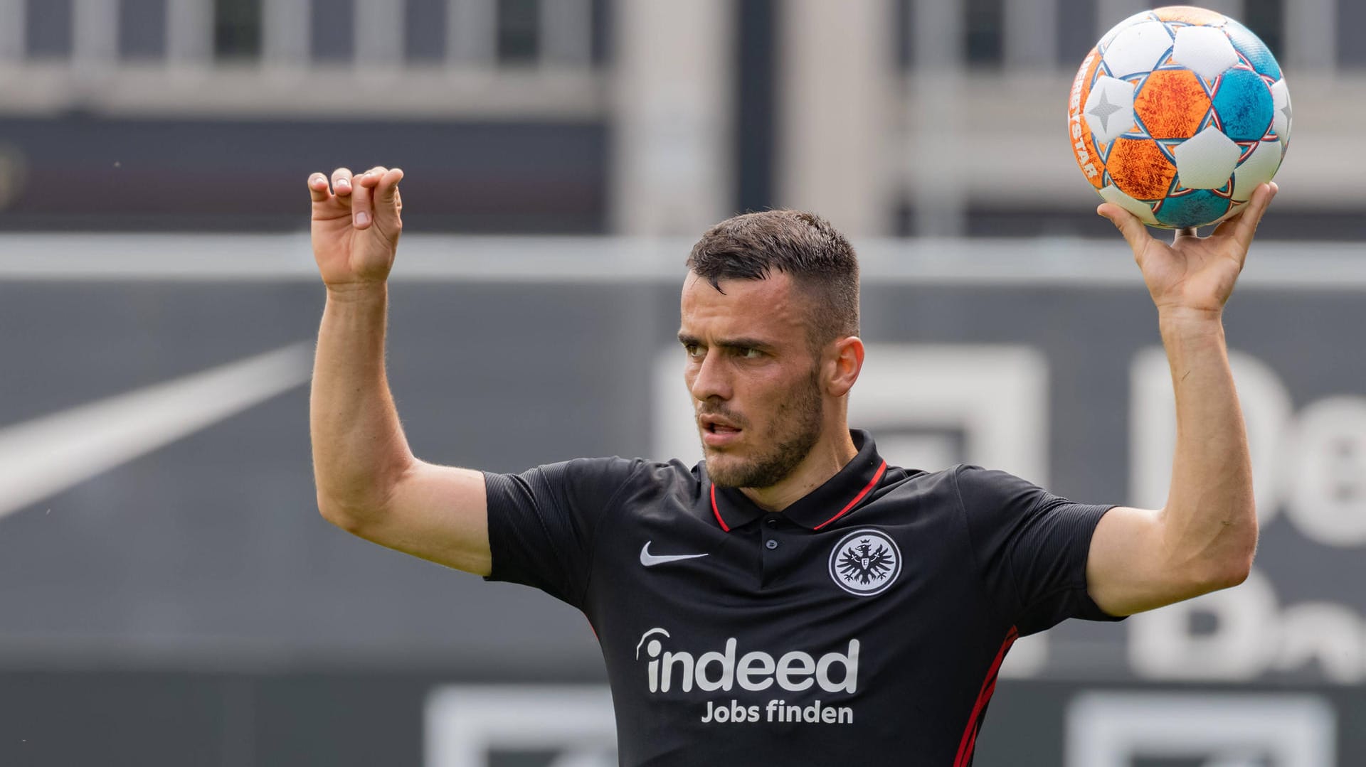Filip Kostic: Der Serbe könnte bald im blau-weißen Trikot auflaufen. Filip Kostic: Der Serbe könnte bald im blau-weißen Trikot auflaufen.