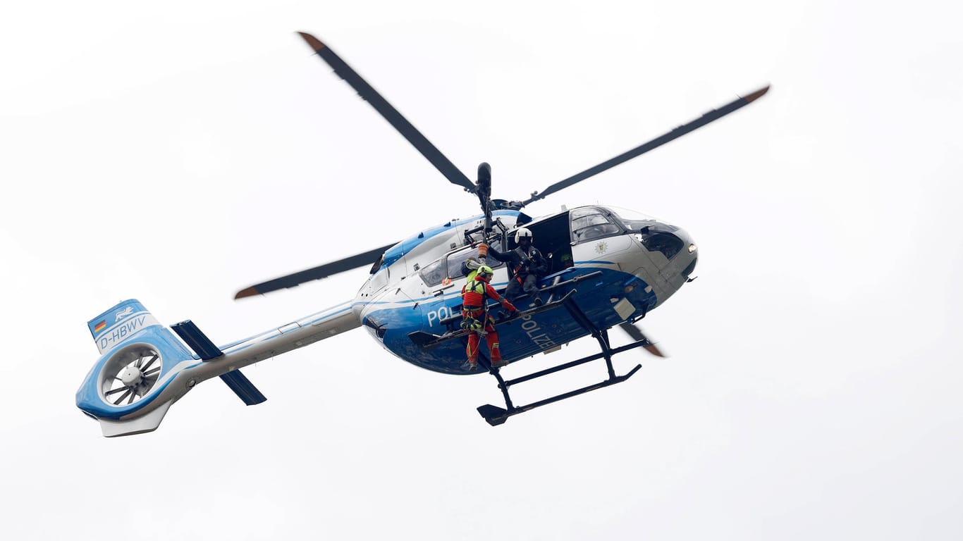 Ein Rettungshubschrauber der Polizei (Symbolbild): Der Hubschrauber wurde nicht benötigt.