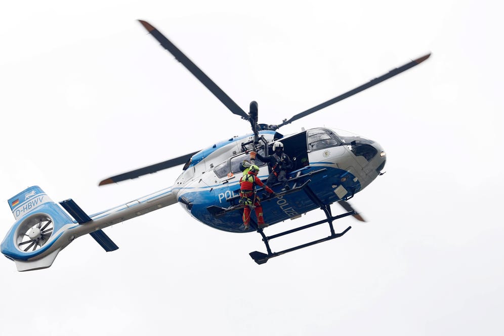 Ein Rettungshubschrauber der Polizei (Symbolbild): Der Hubschrauber wurde nicht benötigt.