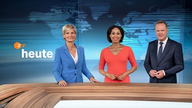 Barbara Hahlweg, Jana Pareigis und Christian Sievers im runderneuerten ZDF-Nachrichtenstudio.