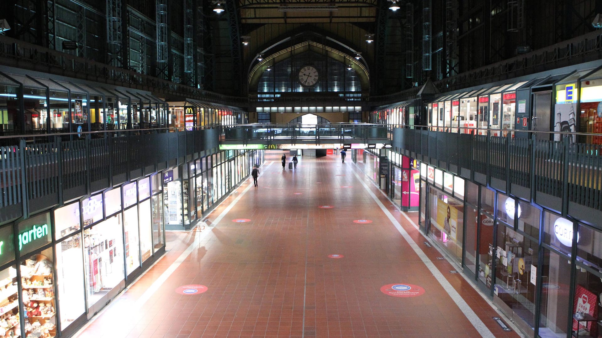 Die Wandelhalle am Hamburger Hauptbahnhof (Archivbild). Hier stahl ein Mann einen Kühlschrank und nahm ihn mit in den Zug.