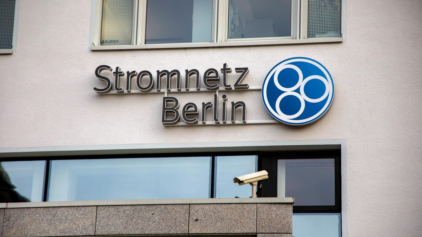 "Stromnetz Berlin" steht an einem Gebäude (Symbolbild): Der Betreiber konnte die Störung schnell beheben.