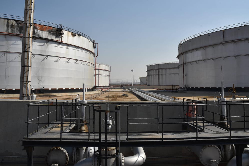 Ein Öllager in Saudi-Arabien (Symbolbild): Das Ölkartell Opec hat sich auf eine höhere Fördermenge geeinigt.