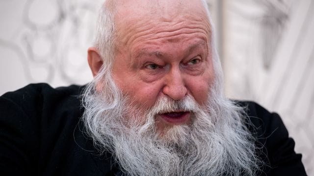 Der österreichische Maler und Aktionskünstler Hermann Nitsch will einen Farbenrausch entfesseln. Der österreichische Maler und Aktionskünstler Hermann Nitsch will einen Farbenrausch entfesseln.