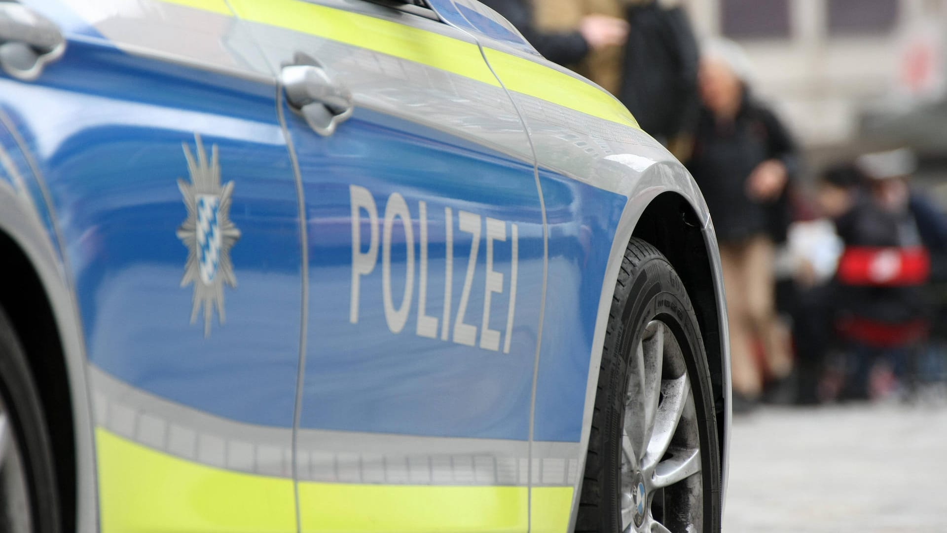 Ein Streifenwagen der bayerischen Polizei (Symbolbild): In Nürnberg wollte ein Mann einen Handwerker berauben. Ein Streifenwagen der bayerischen Polizei (Symbolbild): In Nürnberg wollte ein Mann einen Handwerker berauben.