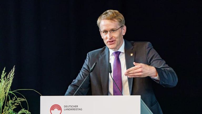 Daniel Günther (CDU), Ministerpräsident des Landes Schleswig-Holstein (Archivbild): Er verkündete die weiteren Lockerungen der Corona-Regeln.