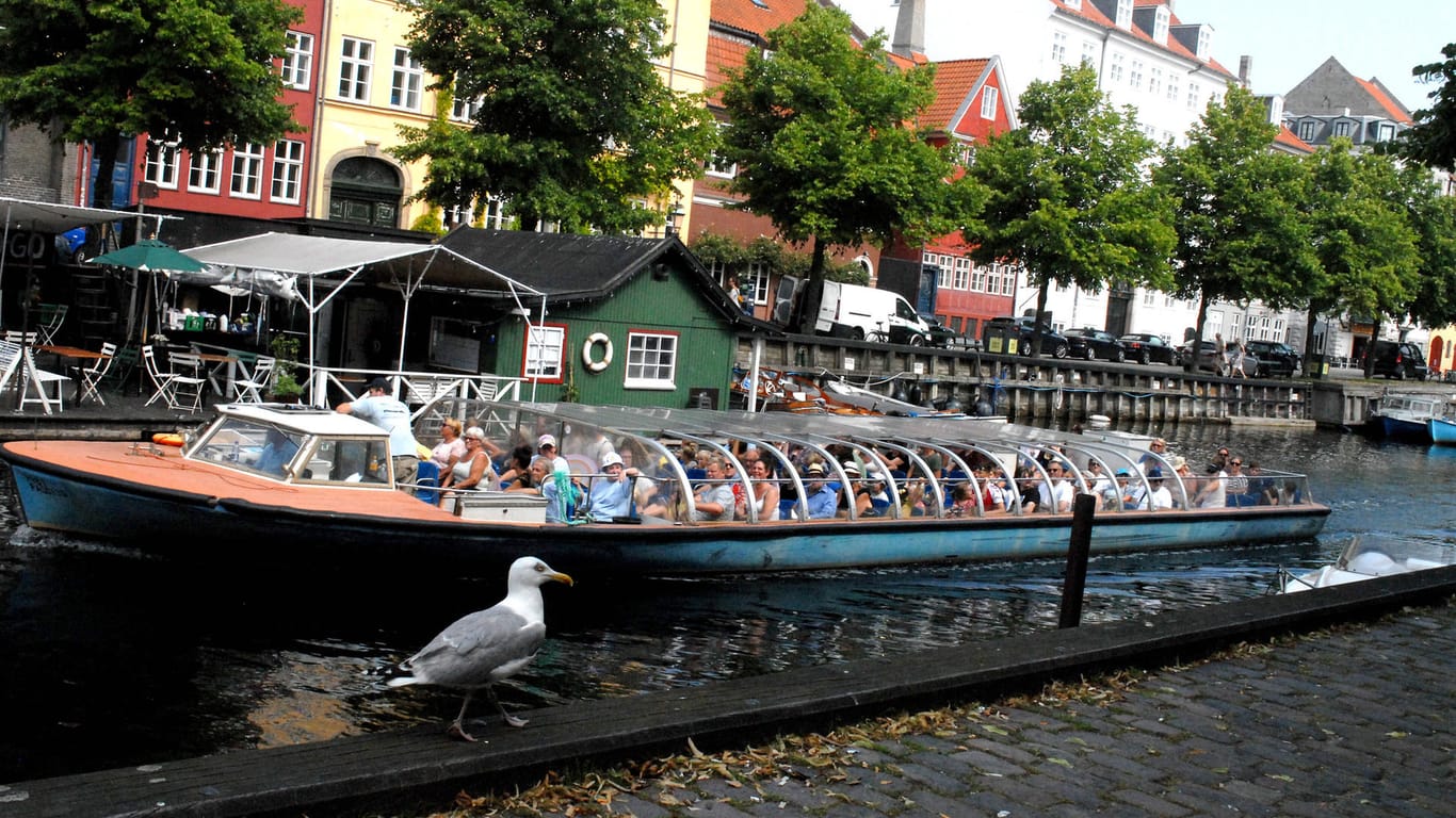 Touristen in Kopenhagen: Die Hauptstadtregion Dänemarks wurde gerade wieder zum Risikogebiet ernannt.