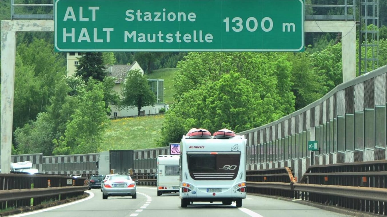 Maut in Italien: Bei der Fahrt auf einer mautpflichtigen Straße muss die gefahrene Strecke bezahlt werden.