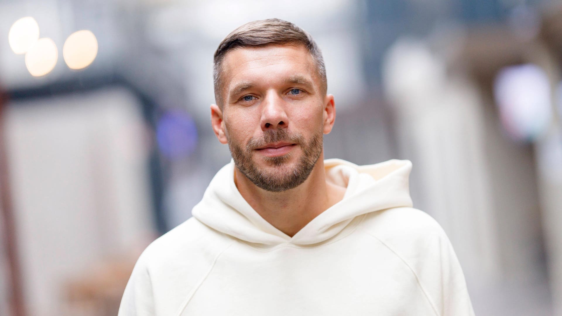 Lukas Podolski (Archivbild): Zwischen dem ehemaligen FC-Köln-Profi und dem FC-Boss Werner Wolf gab es offenbar Klärungsbedarf.