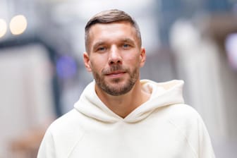 Lukas Podolski (Archivbild): Zwischen dem ehemaligen FC-Köln-Profi und dem FC-Boss Werner Wolf gab es offenbar Klärungsbedarf.