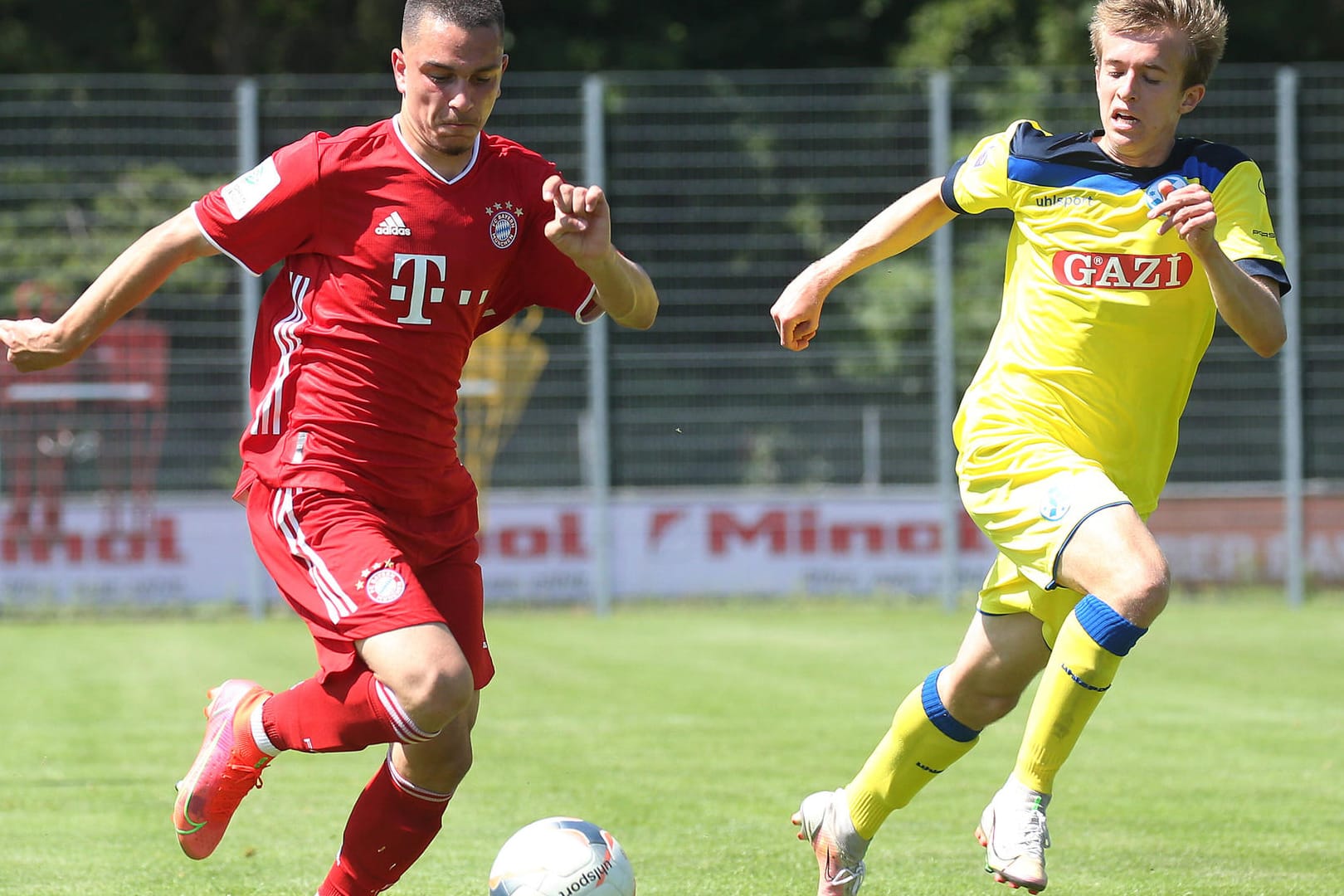 Bayerns Ibrahimovic (l.), hier in einem Spiel der U19: Top-Talent im Fokus von Julian Nagelsmann.