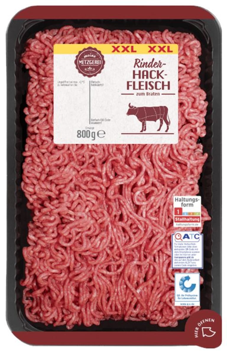 Packung Rinderhackfleisch XXL, 800g: Der Hersteller Westfalenland Fleischwaren ruft ein Rinderhack-Produkt zurück, weil im Fleisch womöglich rote Kunststoffteilchen stecken könnten.