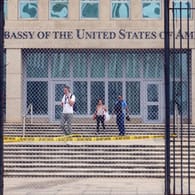 Die US-Botschaft in Havanna (Archivbild): Dutzende in der kubanischen Hauptstadt Havanna lebende Diplomaten und ihre Angehörige hatten ab 2016 über rätselhafte Symptome berichtet.